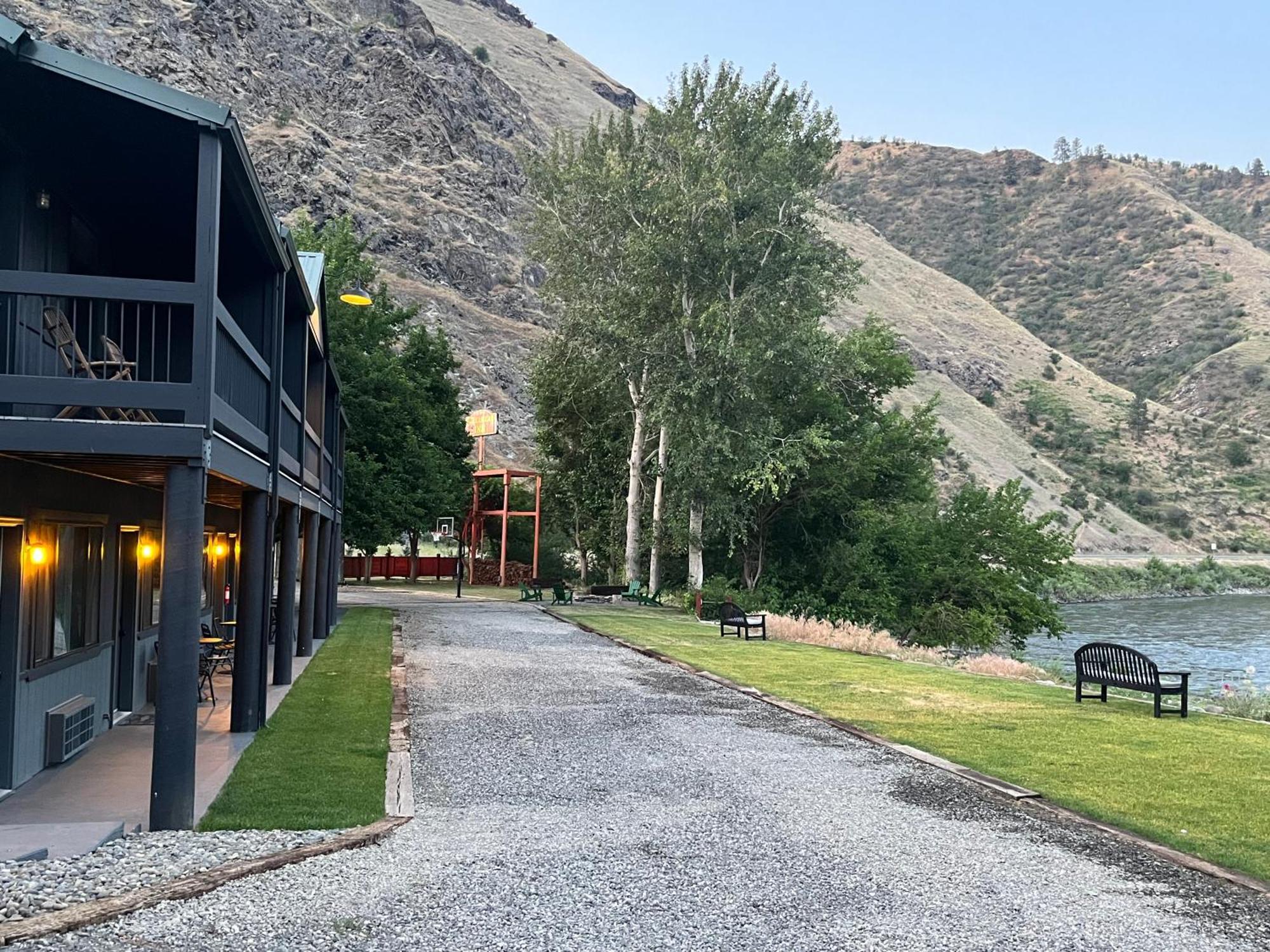 Steelhead Lodge Lucile Екстериор снимка